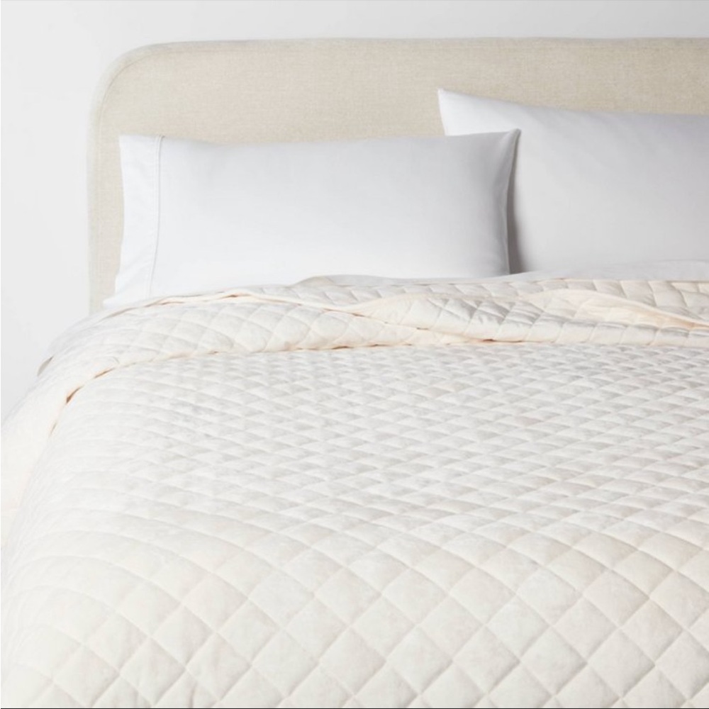 Threshold Diamond Stitch King Quilt. Velvet.